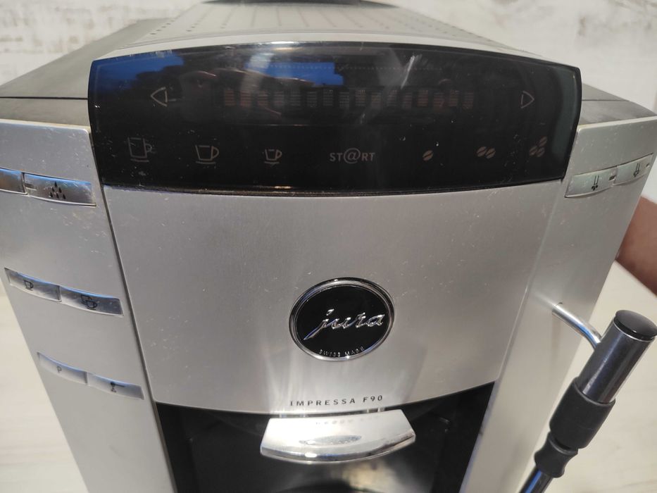 ГАРАНЦИЯ ! JURA Impressa F90 Touch/ Кафеавтомат - робот