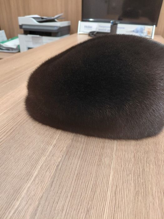 Дубленка с норкой и кепкой