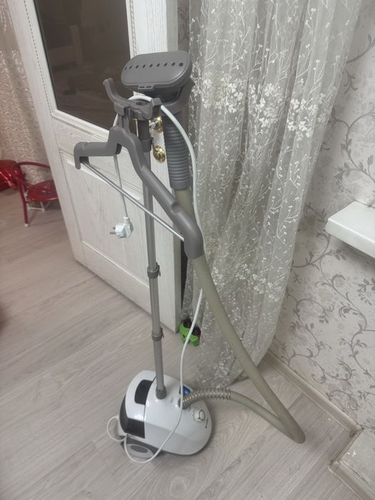 Продам паровой утюг Vitek