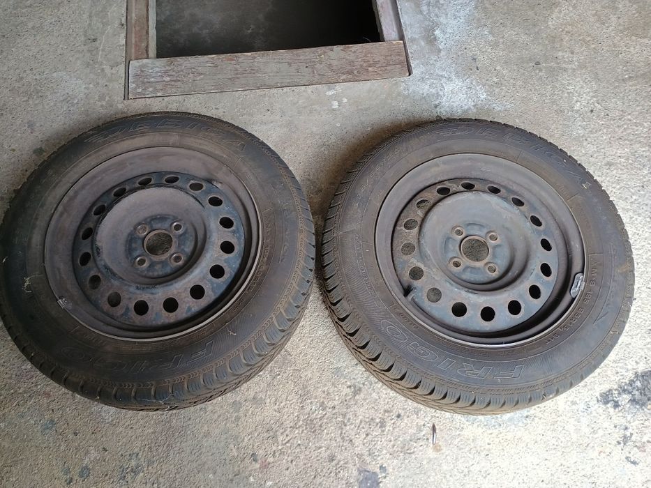 Зимни гуми 195/65/15 с джанти 4 броя 15  4x100 Toyota