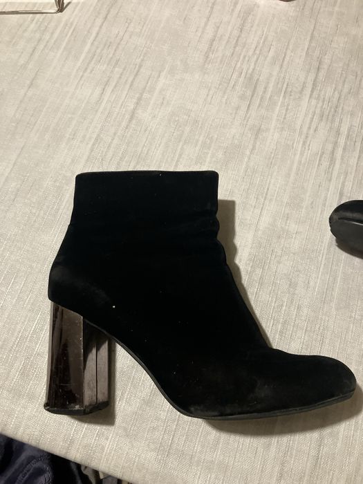 Продаваме неупотребявани дамски боти