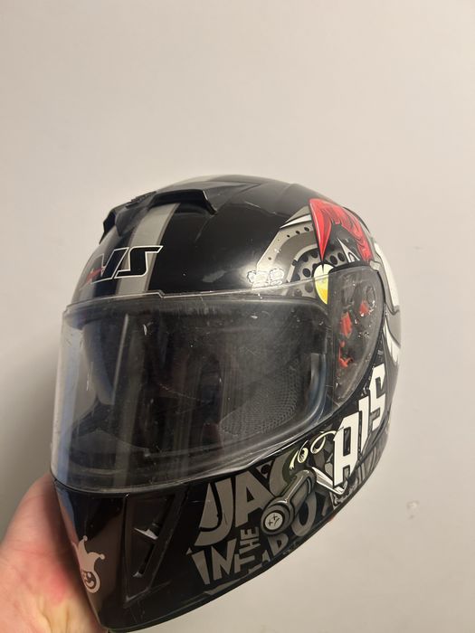 Подам мото каску черный