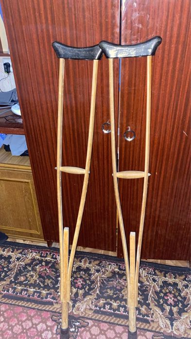 Продам костыли б/у за 10000