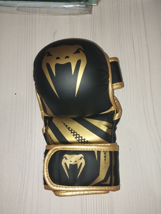 Продам перчатки мма