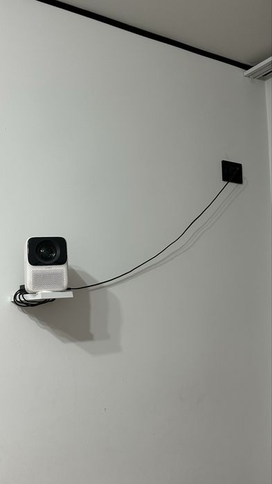 Проектор , с зарядкой , пультом