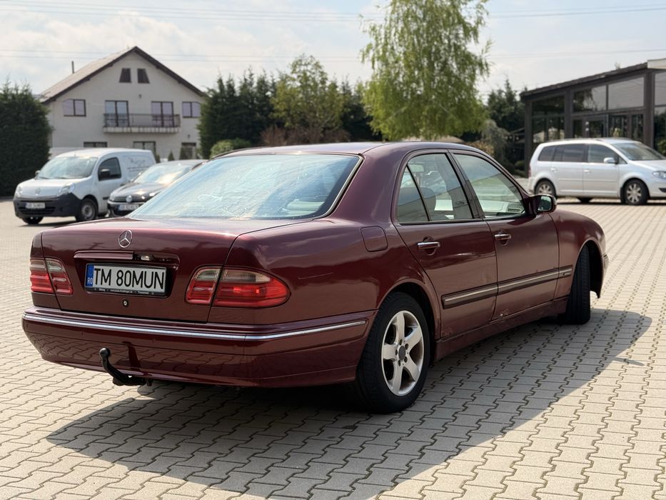 Mercedes-benz  e220
