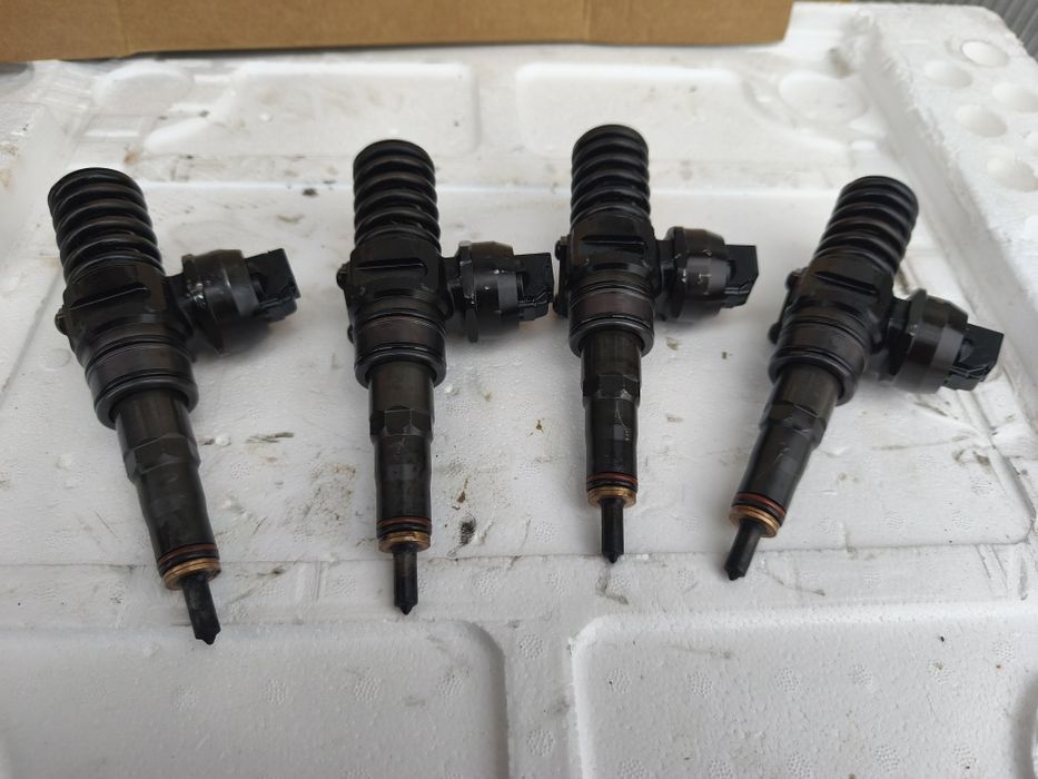 Injectoare VW Passat B6 2.0 BMP BMM Cod 038130073BQ
În stare foarte