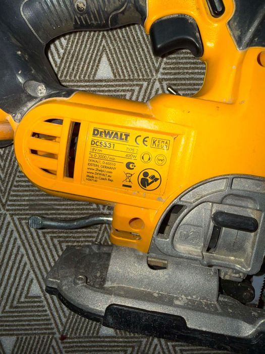 Акумулаторен прободен трион DeWALT 18V XR Li-Ion