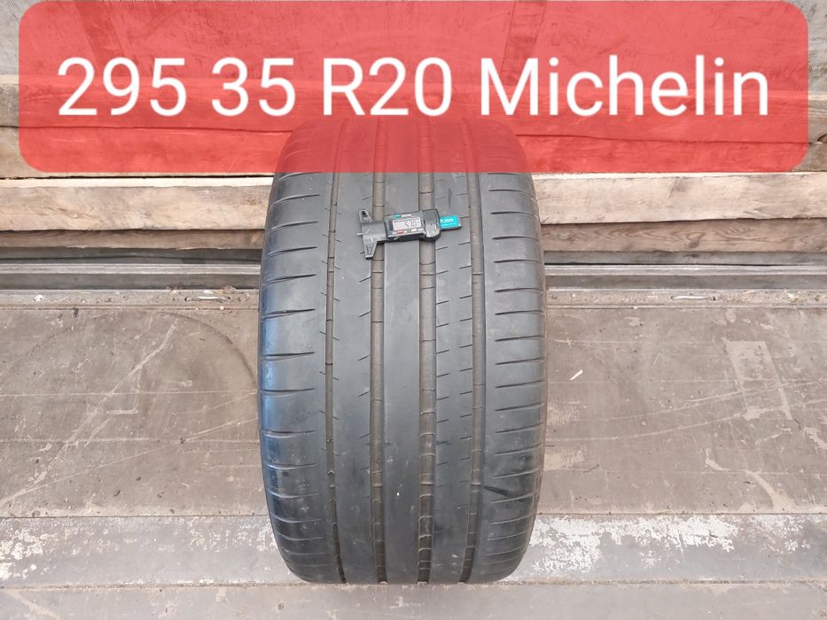 Anvelope desperecheate 295/35 R20 Michelin și Pirelli