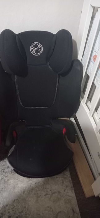 Автомобильное кресло