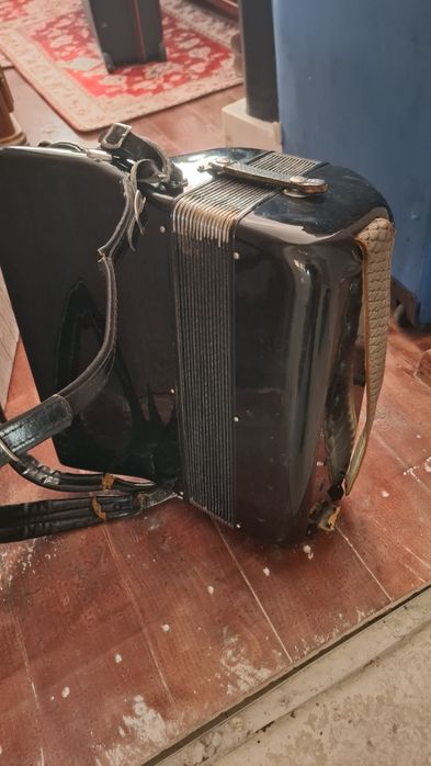 Acordeon 80 basi!