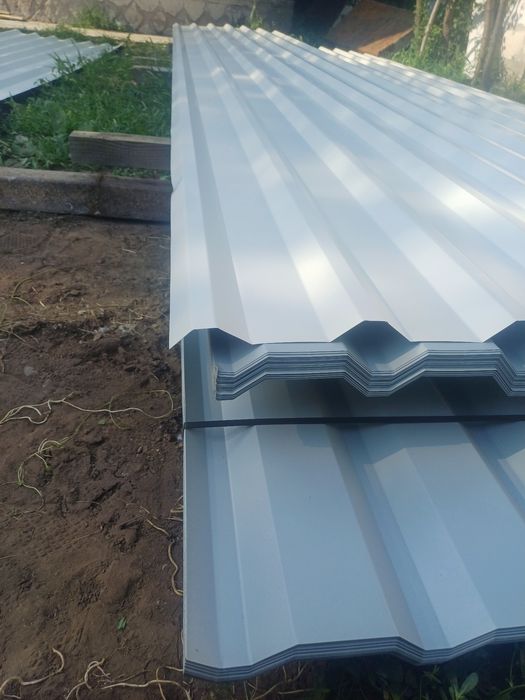 Foi de tabla cutata de dimensiuni 1,1m x 6,2m, cu grosimea de 0,4m, la un preț bun. 
Materialul este nou și poate fi utilizat pentru o
