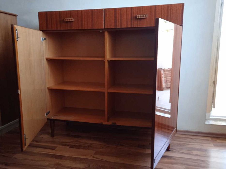 comoda, noptiera si cuier capitonat