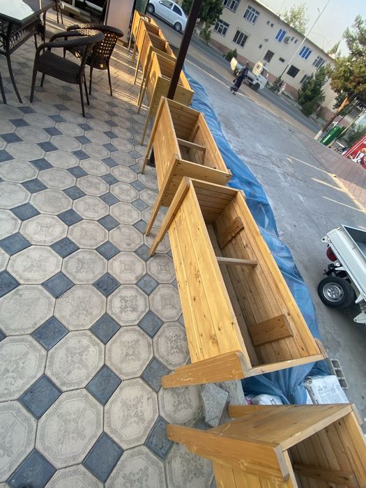 Taxta gul tuvaklar sotiladi