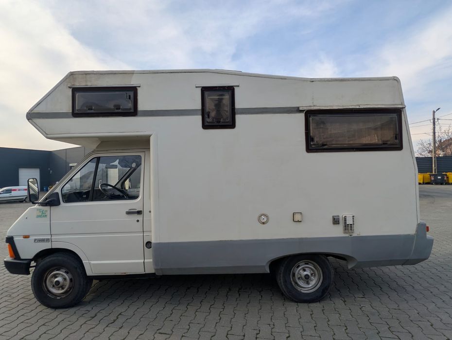Autorulota Renault Trafic PCY 300