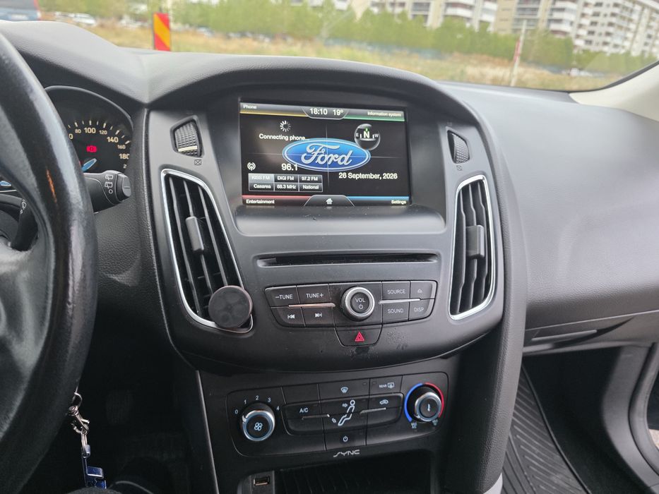 FORD Focus 2015 — imagine 5