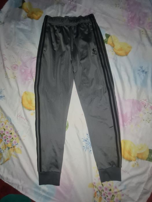 Haine  marimea S si pantaloni pt 13-14 ani. Pt comenzi modific pretul.