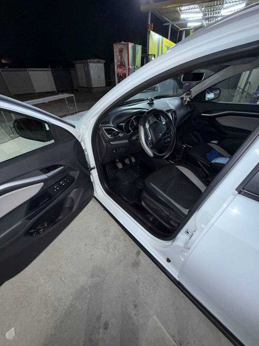 Лада Веста Кросс сотилади