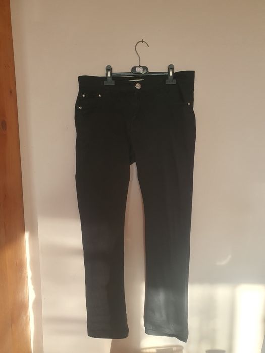 Два чифта дънки бяли и черни