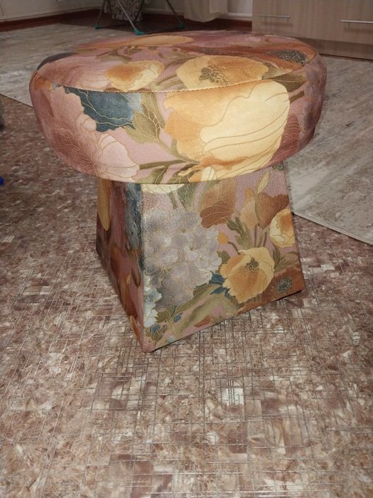 Продам пуфик. Срочно.