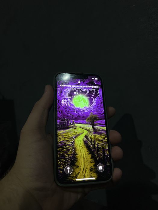 пррдается Iphone 13