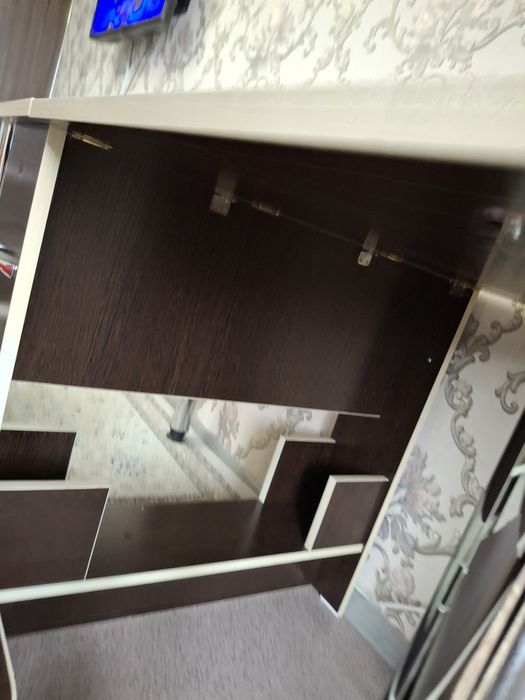 Продам стол и 4.стулья