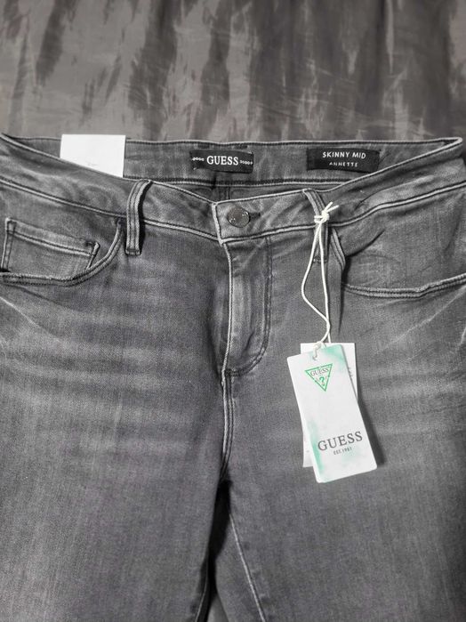 Оригинални дънки на Guess, M