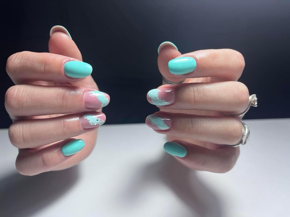 Unghii cu gel si semi