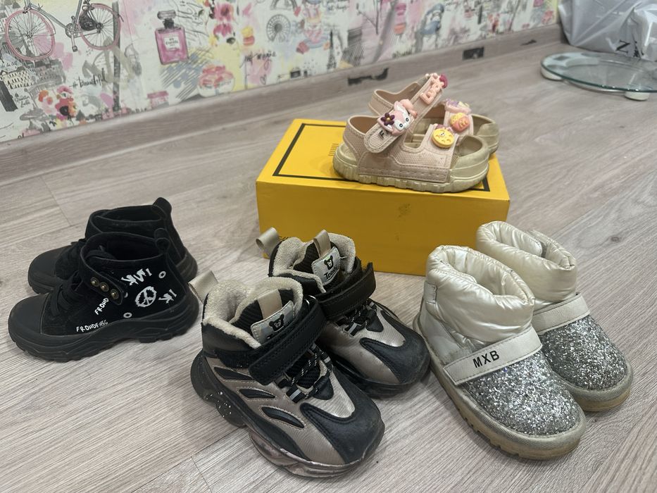 Отдам обувь детскую