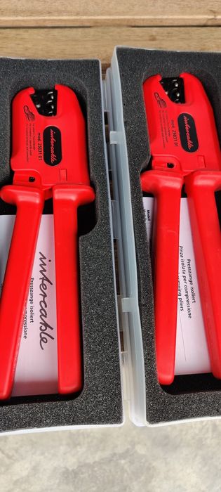 Intercable Clește de sertizare 1.5²-2.5²; 4²-6²; 10²  pentru conectori