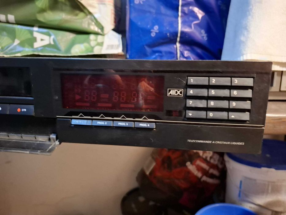 Video Grundig model VS 525, totul original + telecomanda si functional