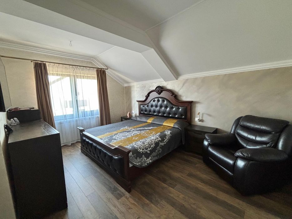 Casă INDIVIDUALĂ 6 camere, curte spaţioasă, carport și terasă - Brana, Șelimbăr