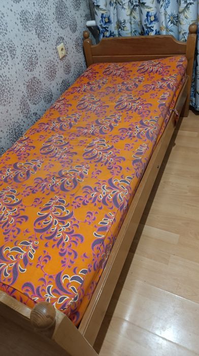 Кровать  деревянная