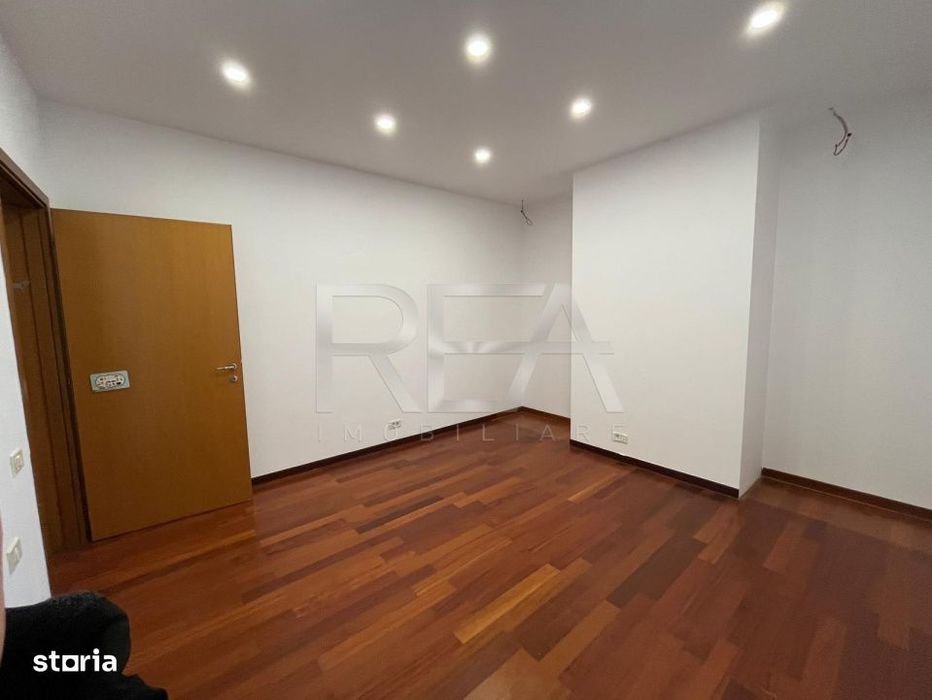 Apartament 4 camere  Resedinta