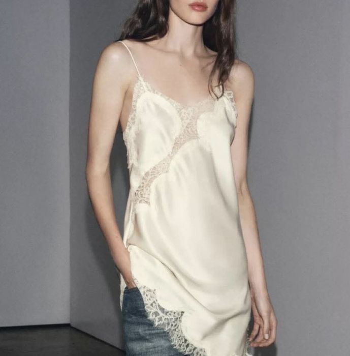 Zara сатенена рокля нова Хс