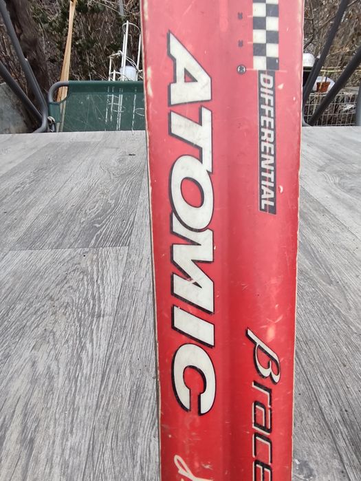 Два вида използвани ски