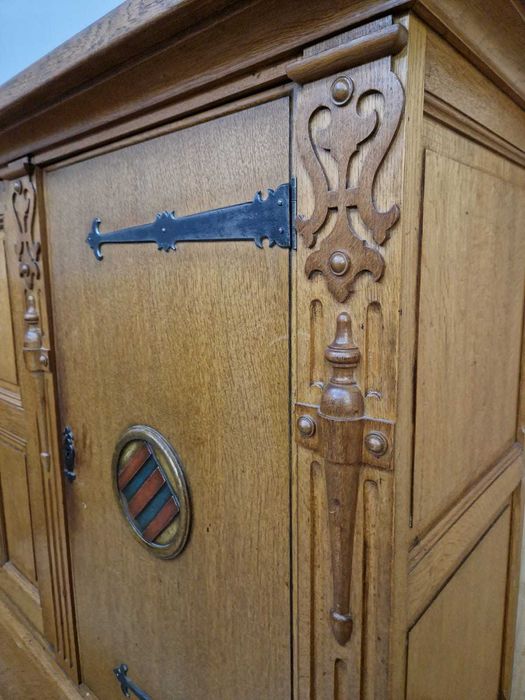 Голям контрабюфет дресоар на две части от дъбов масив