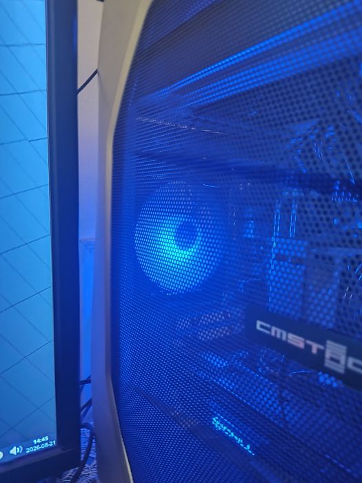 Vând carcasa PC coolermaster cm stacker
