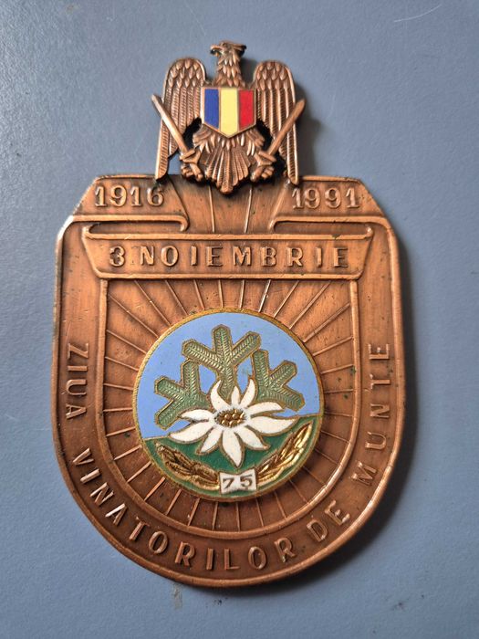 Vand o plachetă militară aniversară românească emisă pe data de 3 noiembrie 1991.