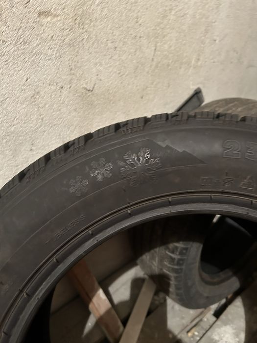 Зимни гуми 235/55/17