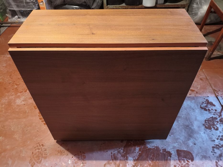 Продаю стол-книжку