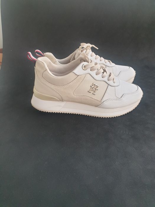 Кроссовки Tommy Hilfiger 2 пары.