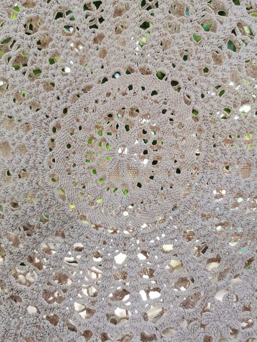 Ръчно изплетена ажурна покривка за кръгла маса 180см.