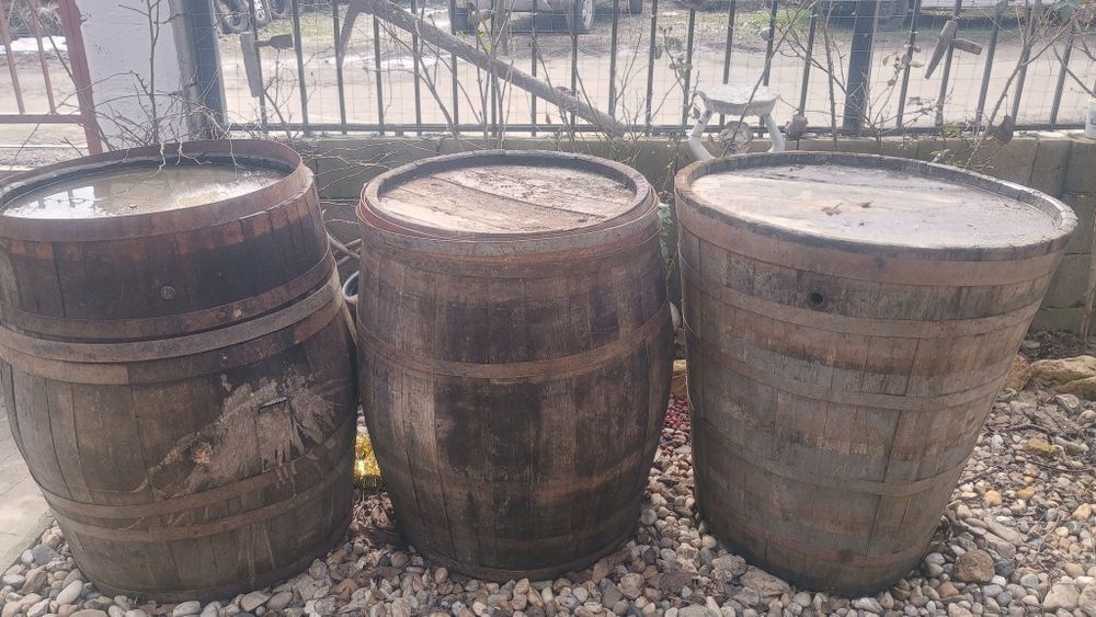 Стари големи бъчви за. Декорация