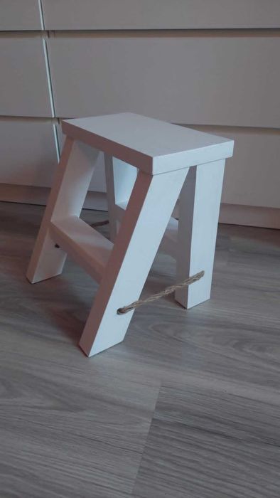 Avion din lemn recuzita foto si o scara mica