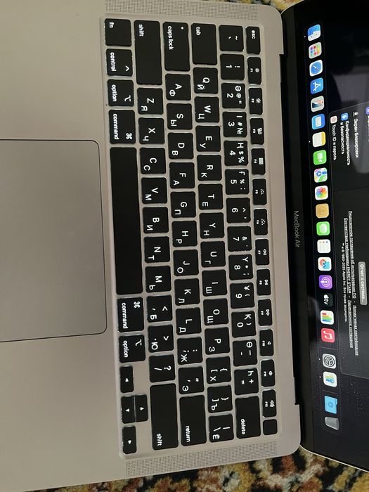 Макбук эйр 2020 ,  256 гигабайт core i3.