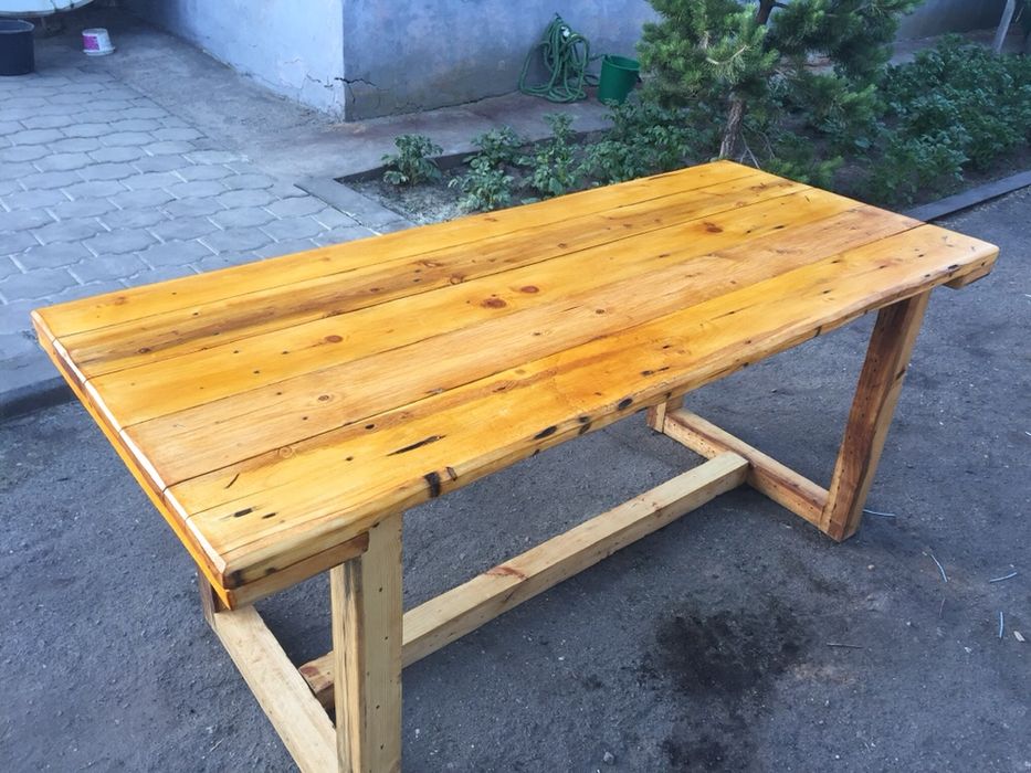 Продам стол и лавки.