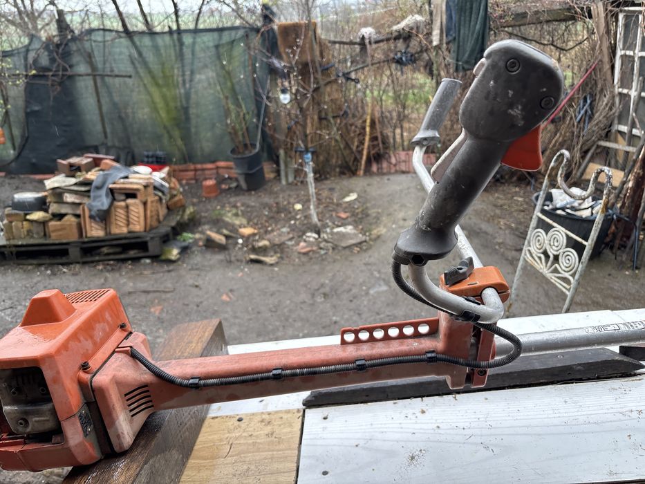 Vand motocoasa Hukcsvarna ;utilizata in gospodarie