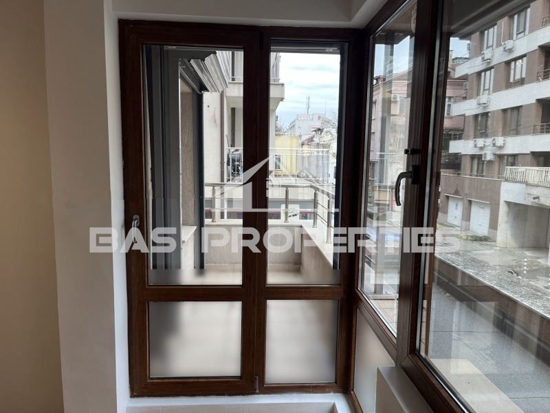 Продава се Тристаен апартамент в София, Център - 62 кв.м за 1933 €/кв.м - Снимка #2