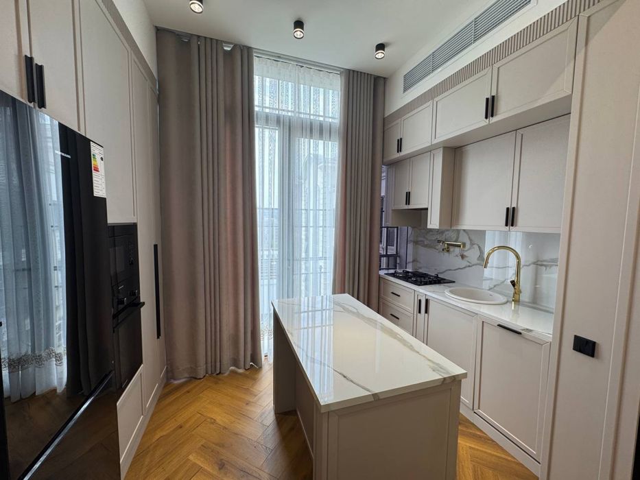 Продается 3хком новостройка в центре